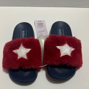 Auden Red Fuzzy Slides with Star Design Size 5/6